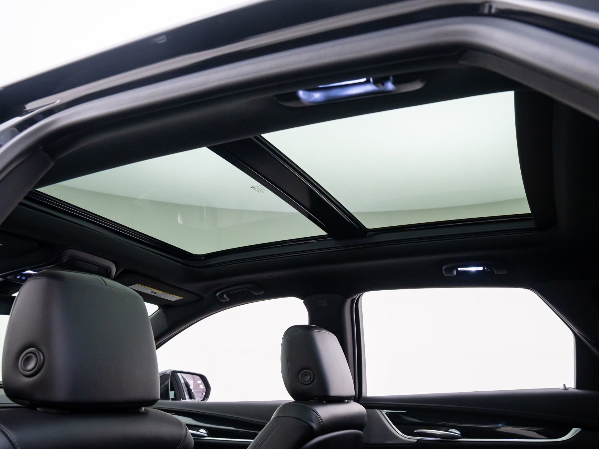 Used 2020 Cadillac XT5 Premium Luxury w/ LPO, Floor Liner Package image 21