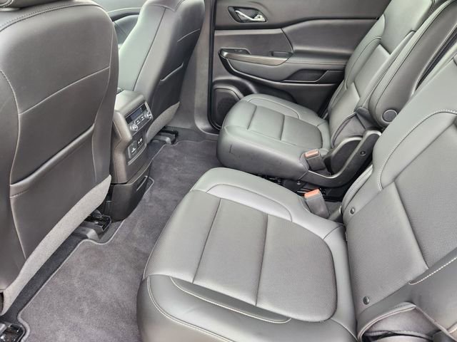 Used 2023 GMC Acadia SLT image 29