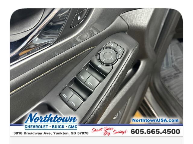 Used 2021 Chevrolet Traverse LT image 11