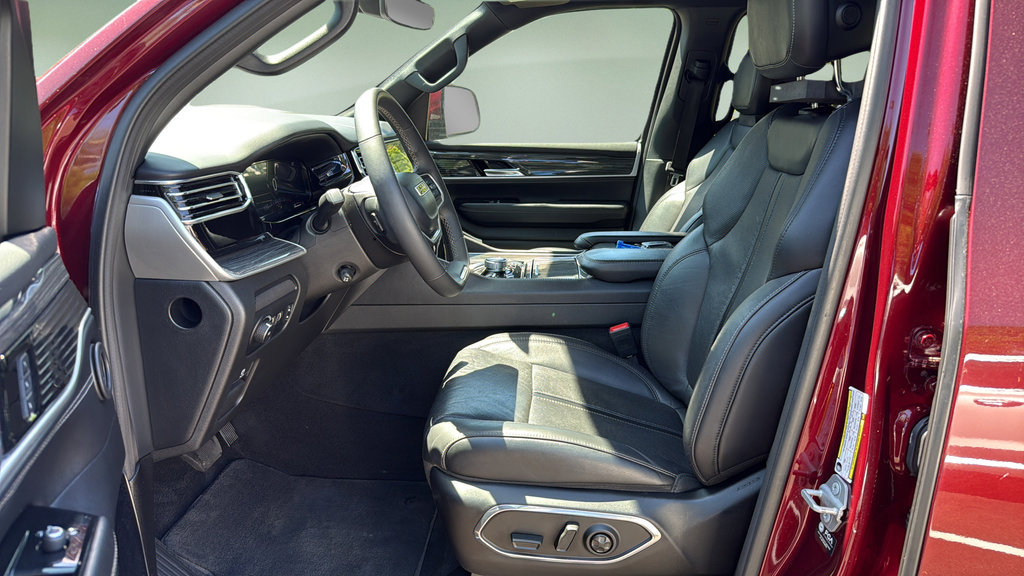Used 2022 Jeep Wagoneer Series III w/ Premium Group I AWD/4WD image 12