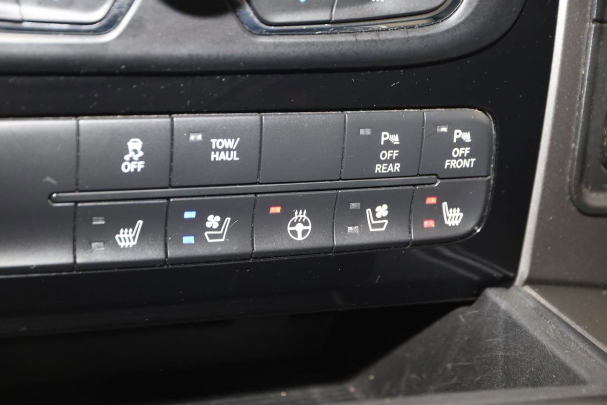 Used 2017 RAM 2500 Big Horn w/ Night Special Edition AWD/4WD image 8