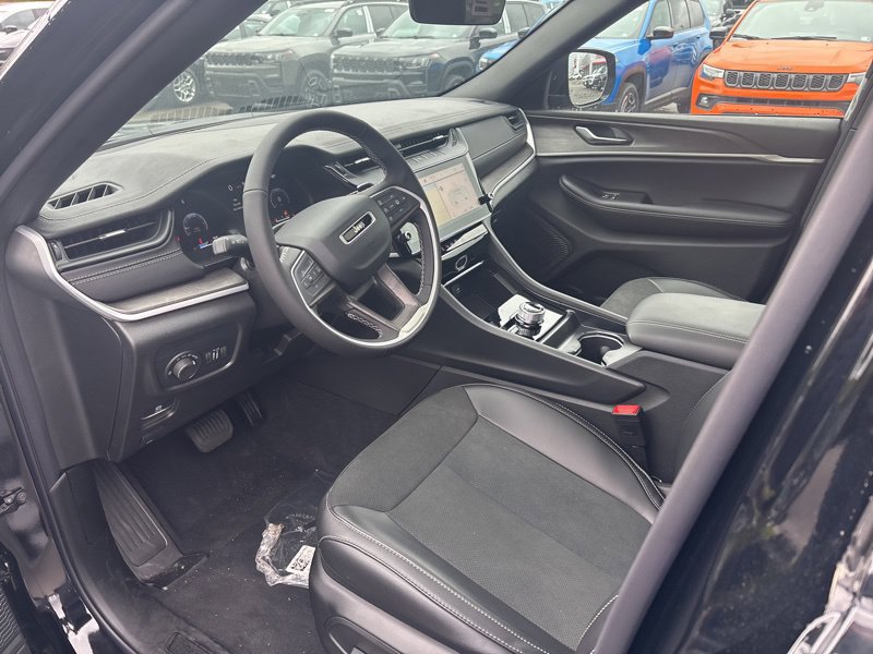 New 2026 Jeep Grand Cherokee Altitude AWD/4WD image 9