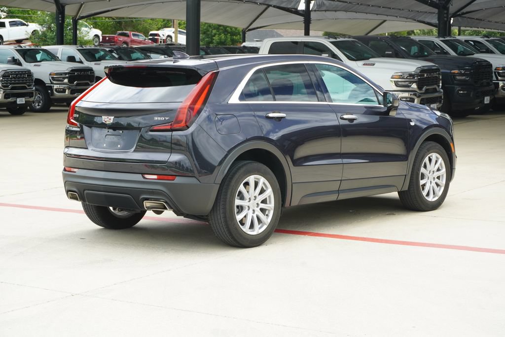 Used 2023 Cadillac XT4 Luxury w/ Cold Weather Package FWD image 5