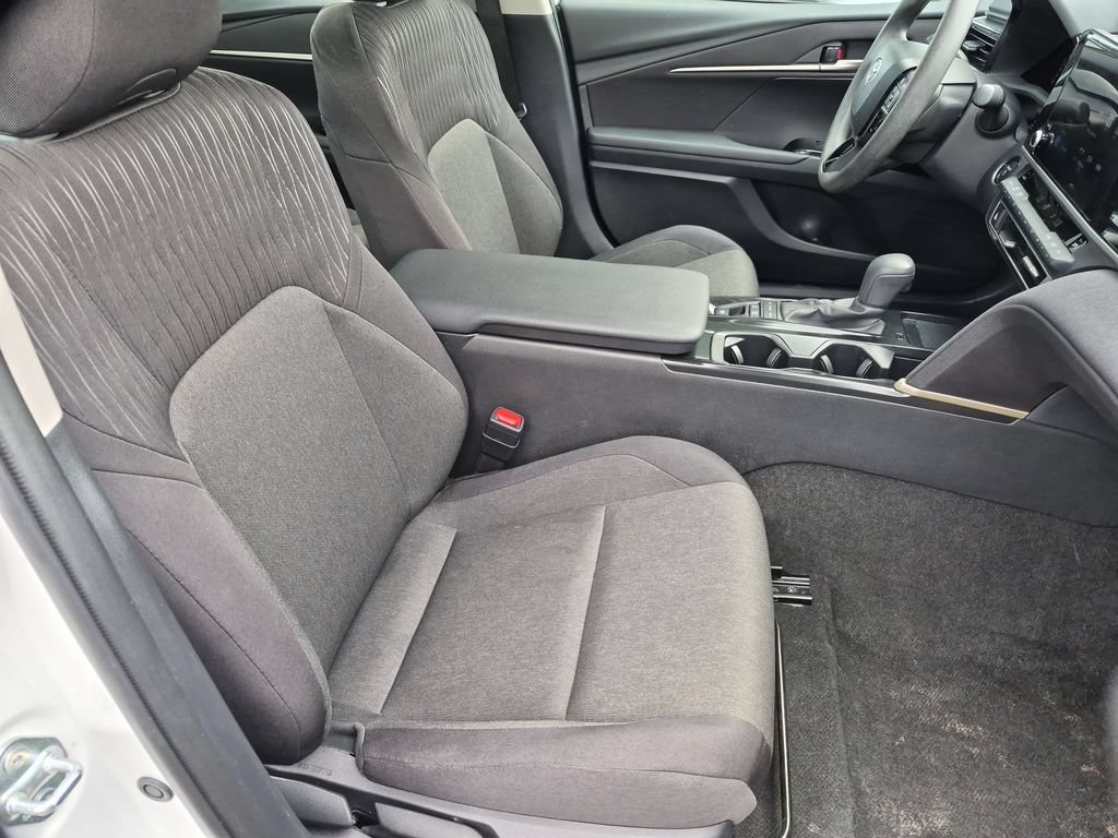 Used 2025 Toyota Camry LE FWD image 30
