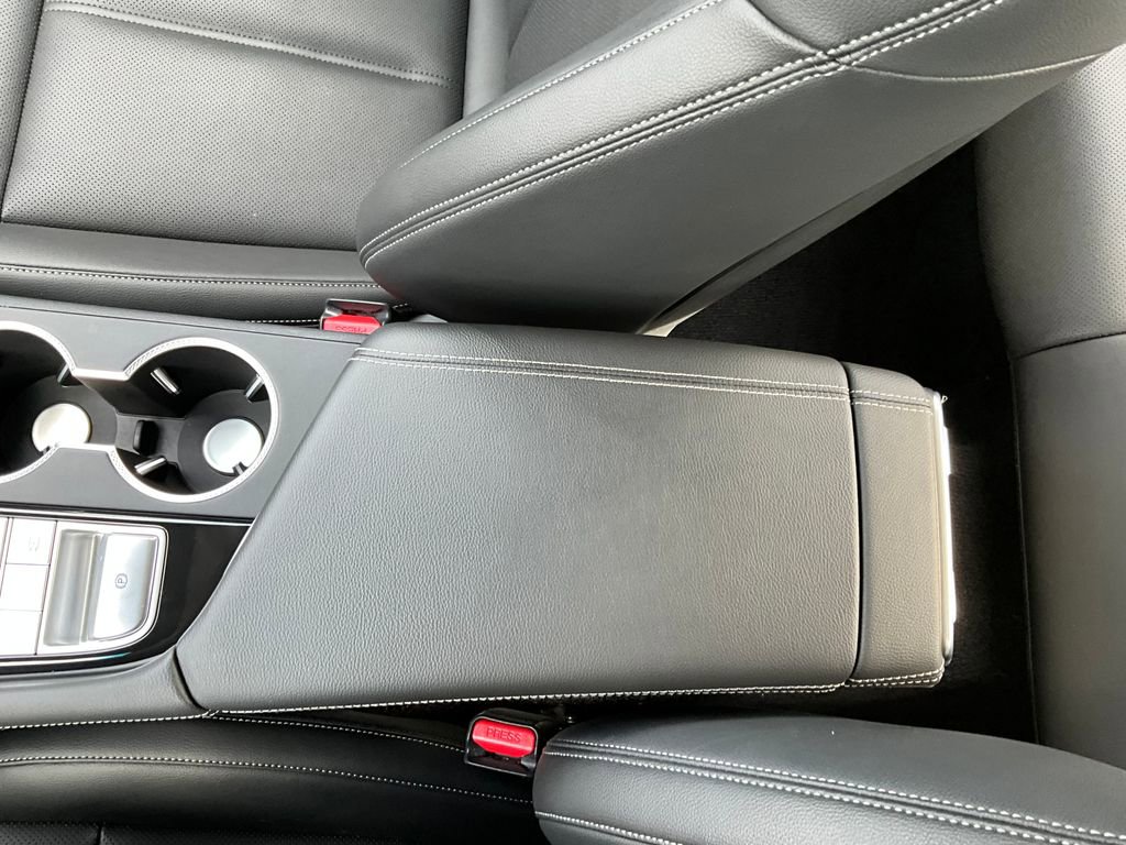 Used 2025 Genesis G70 2.5T image 29