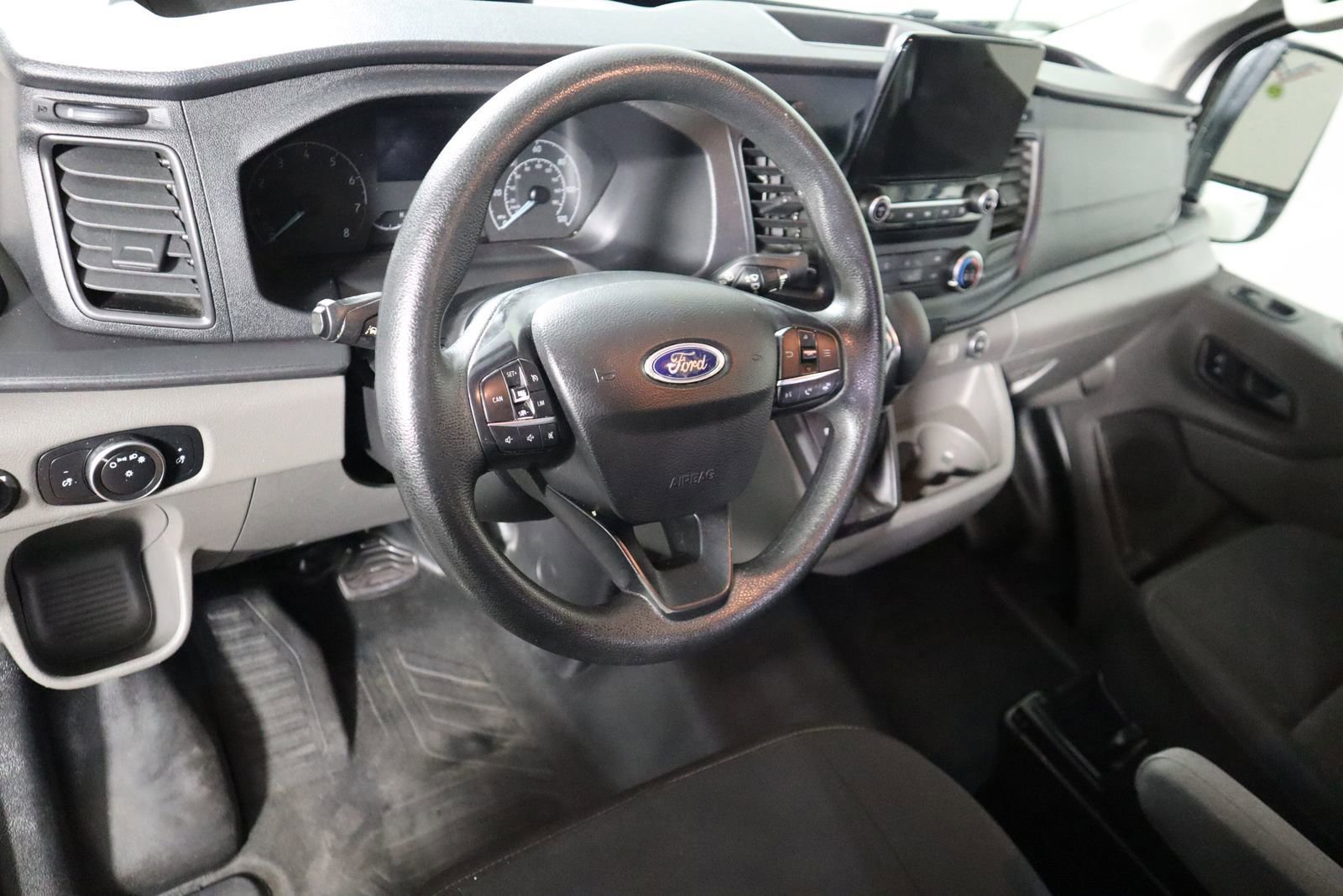 Used 2020 Ford Transit 150 Low Roof AWD image 27