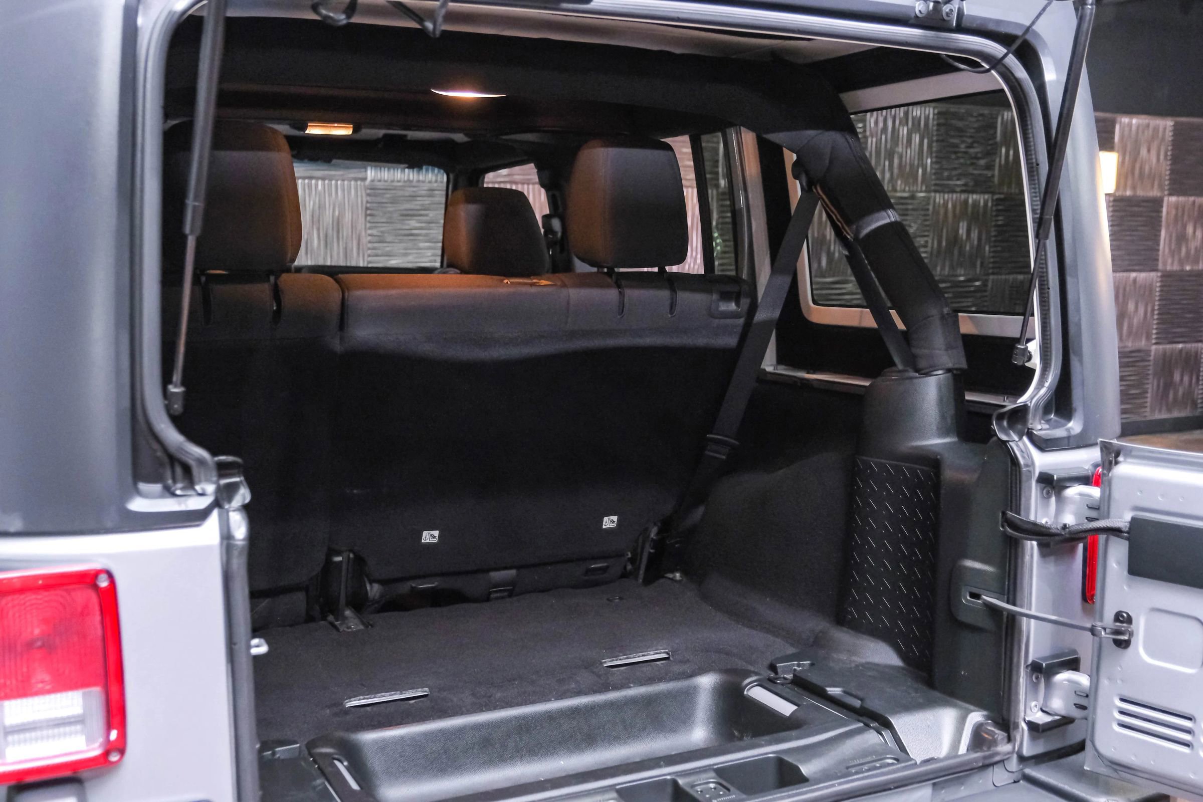 Used 2018 Jeep Wrangler Unlimited Sport S image 47