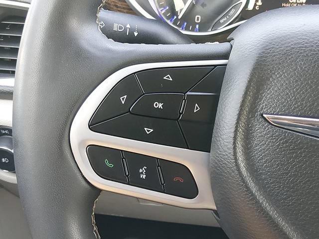 Used 2023 Chrysler Pacifica Limited FWD image 22