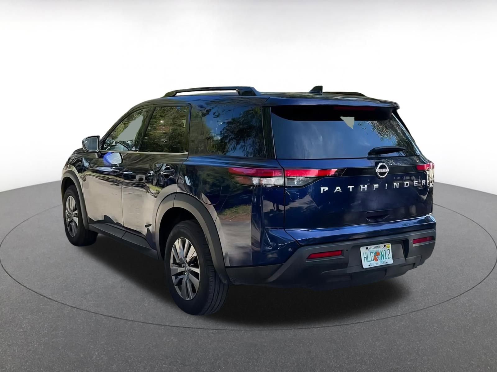 Used 2025 Nissan Pathfinder SV image 11