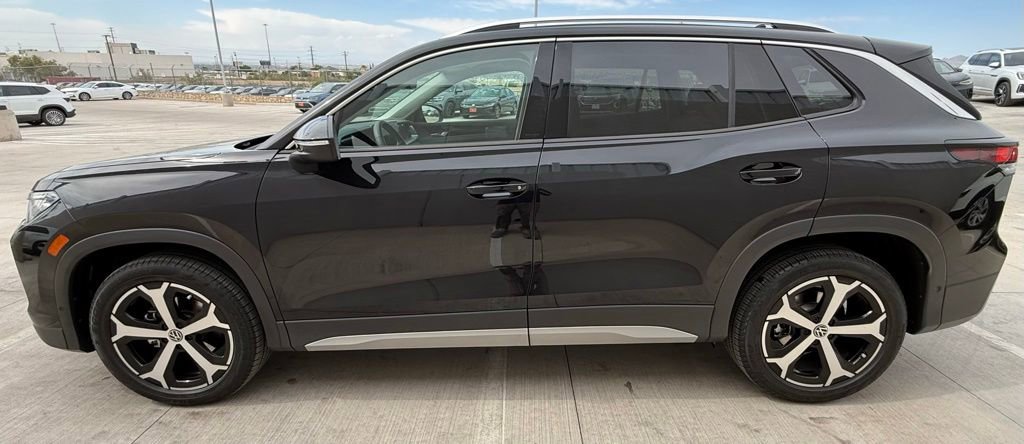 Certified 2025 Volkswagen Tiguan SE FWD image 6