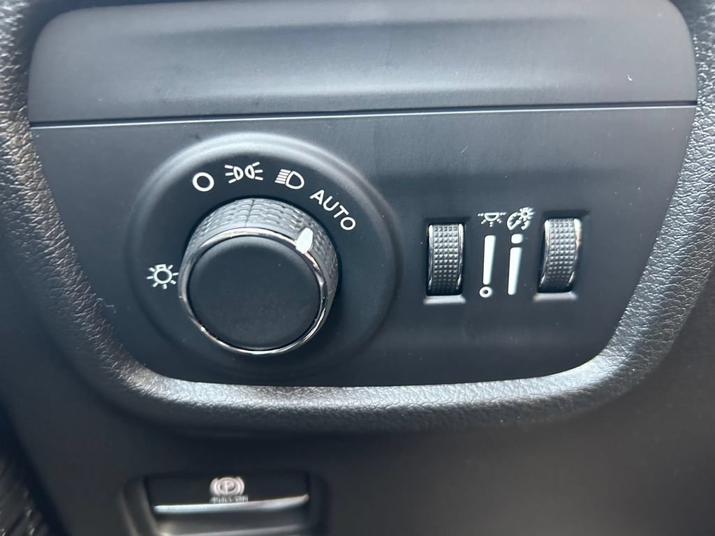 New 2025 Jeep Grand Cherokee Altitude AWD/4WD image 17