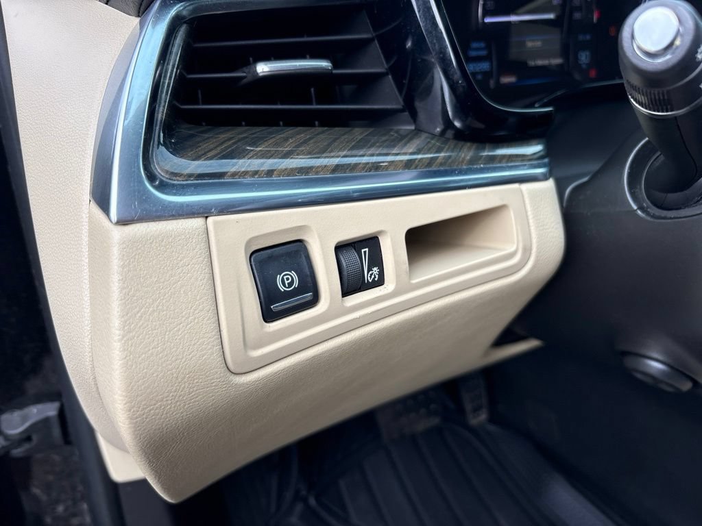 Used 2017 Cadillac XT5 FWD image 19