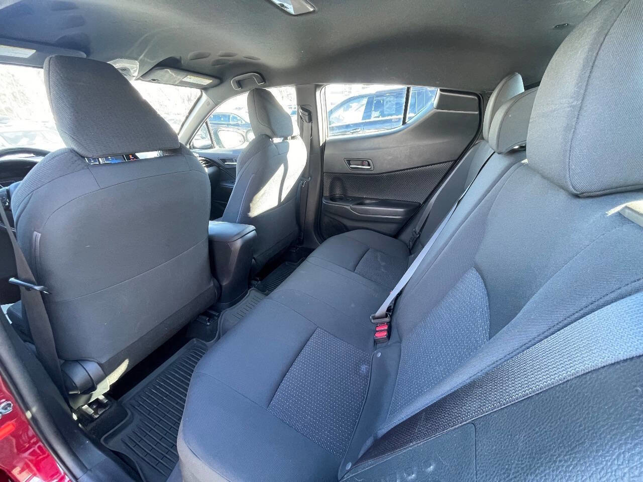 Used 2018 Toyota C-HR XLE FWD image 24