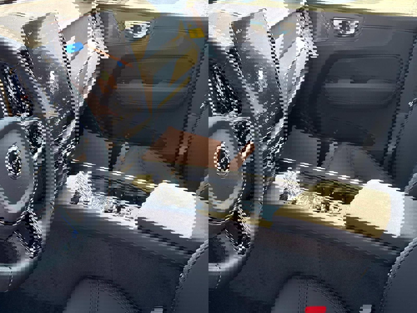 New 2026 Volvo XC60 B5 Plus w/ Climate Package image 20