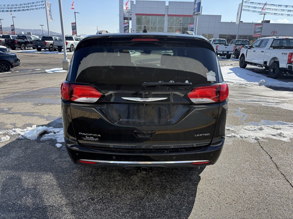 Used 2017 Chrysler Pacifica Limited image 6