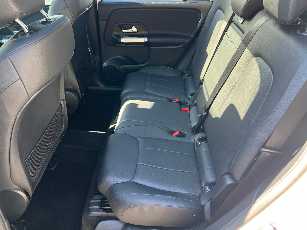 Used 2023 Mercedes-Benz GLB 250 w/ Premium Package image 21