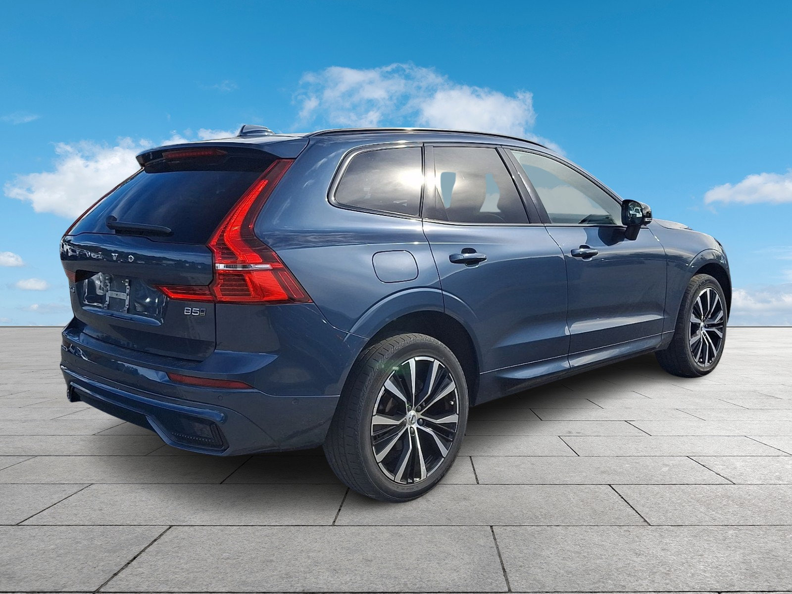 Used 2024 Volvo XC60 B5 Plus w/ Climate Package AWD/4WD image 6