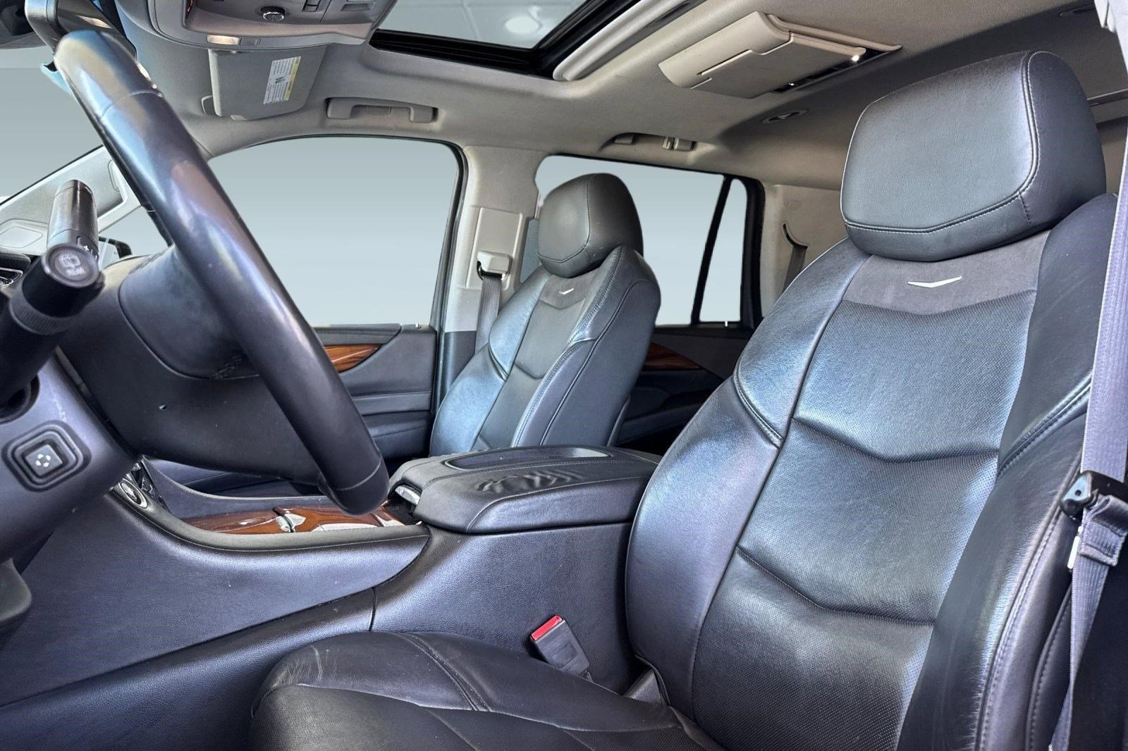 Used 2017 Cadillac Escalade Premium Luxury image 15