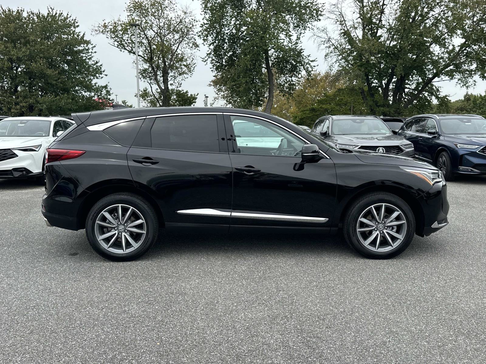 Certified 2024 Acura RDX SH-AWD w/ Technology Package image 2