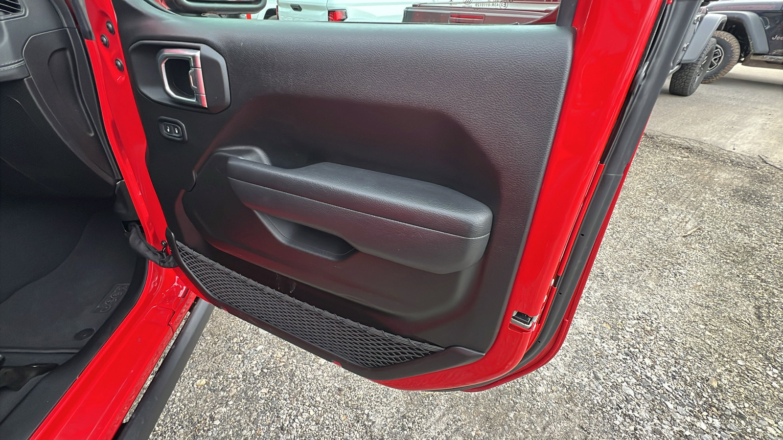 Used 2025 Jeep Wrangler Unlimited Rubicon 4xe image 18