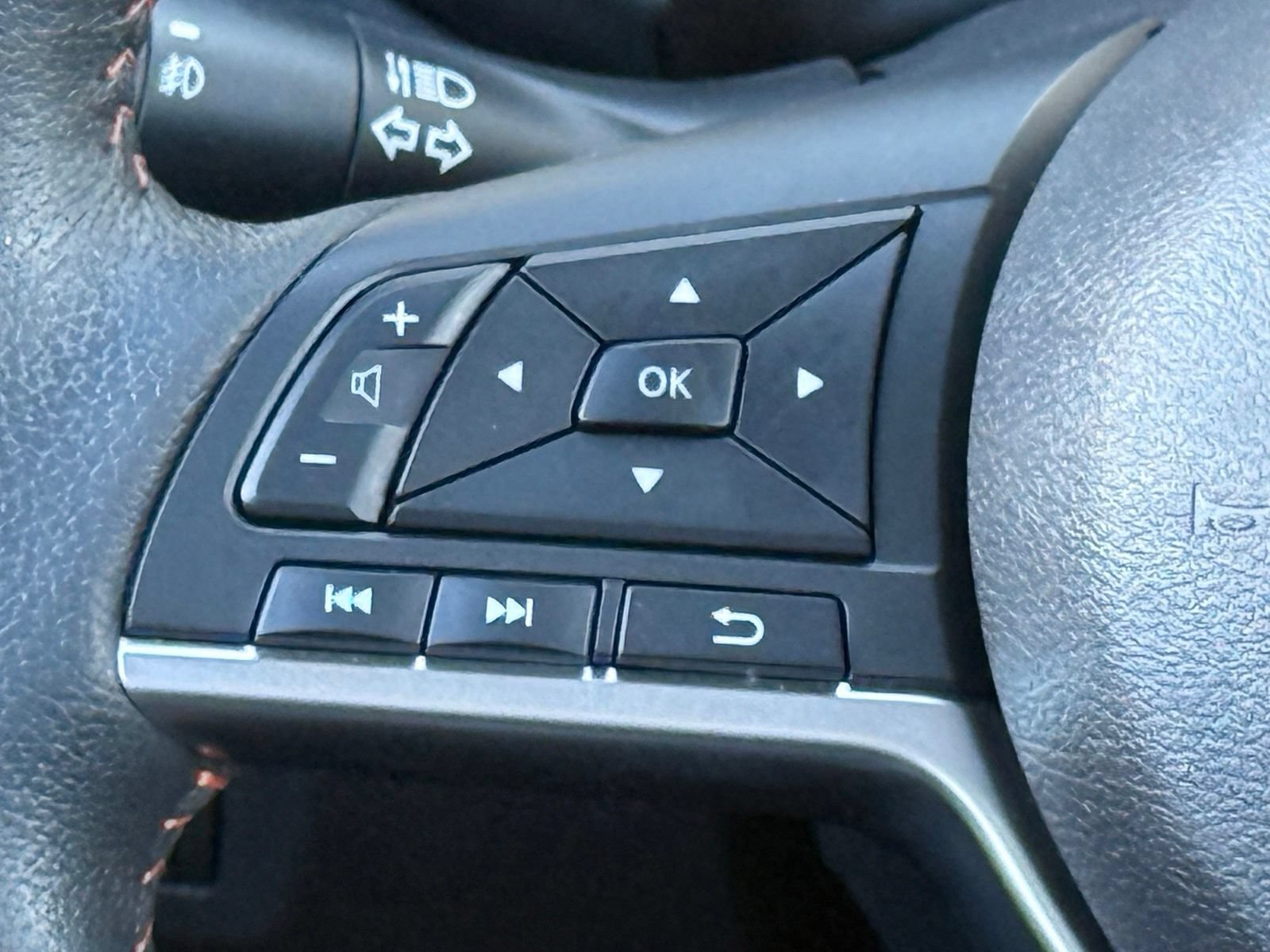 Used 2023 Nissan Kicks SR w/ SR Premium Package FWD image 27