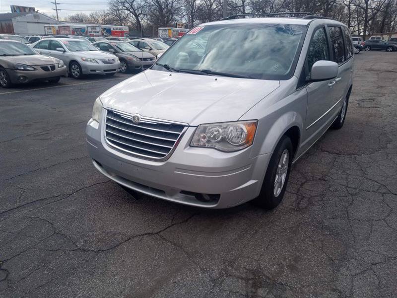 Used 2010 Chrysler Town & Country Touring FWD image 1