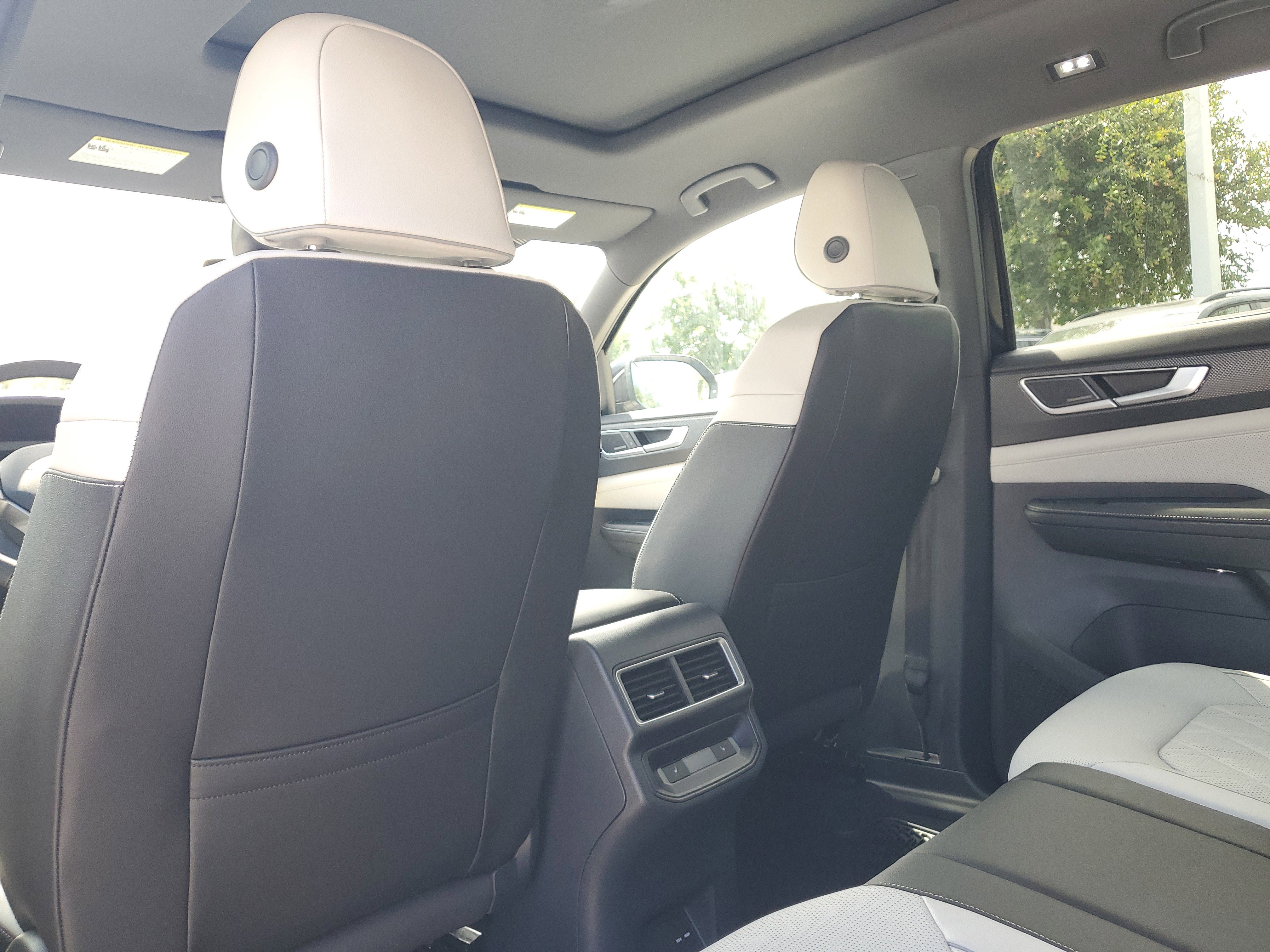 New 2025 Volkswagen Atlas Cross Sport SEL Premium R-Line image 15