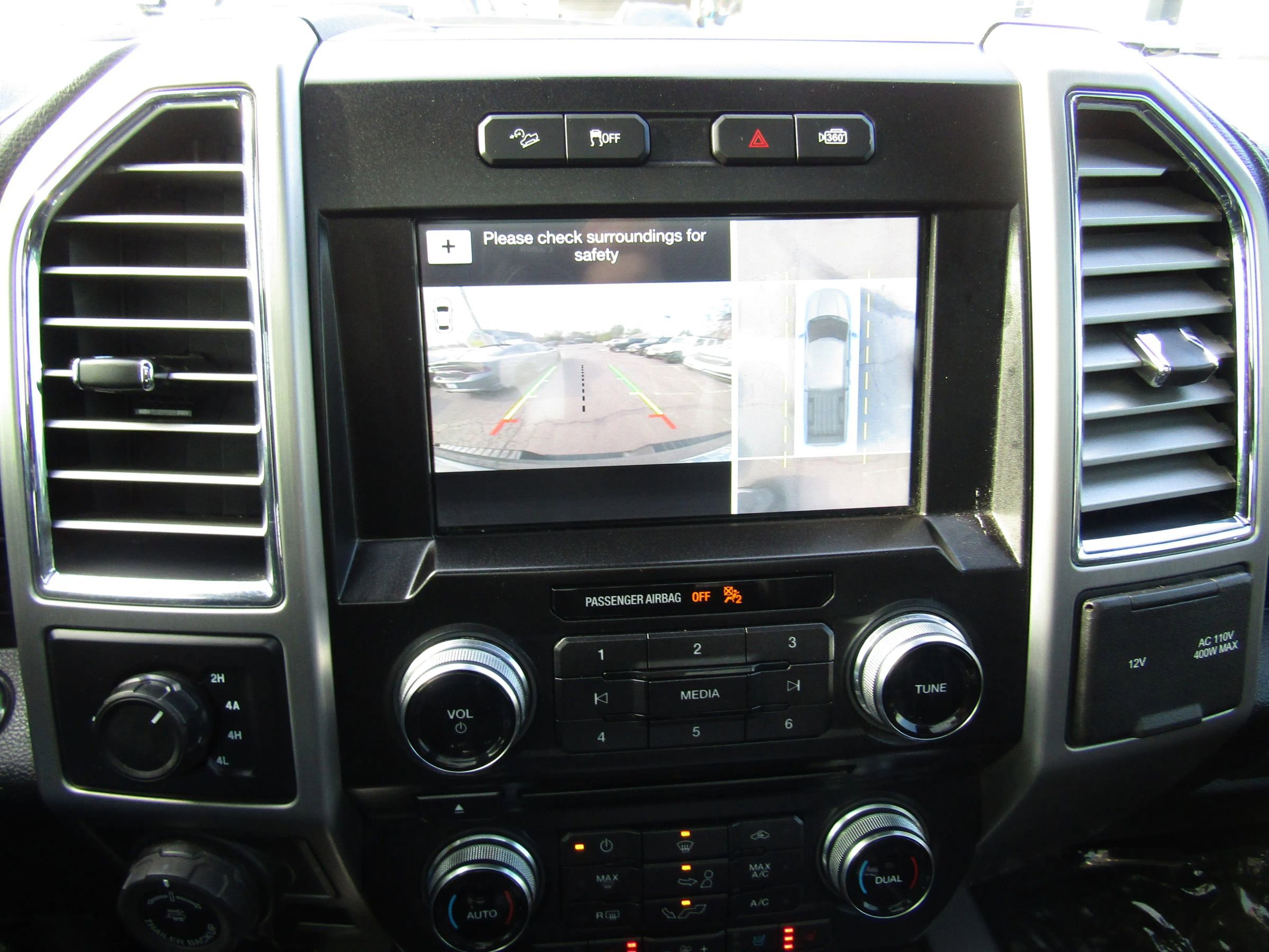 Used 2016 Ford F150 Platinum w/ Equipment Group 701A Luxury image 33