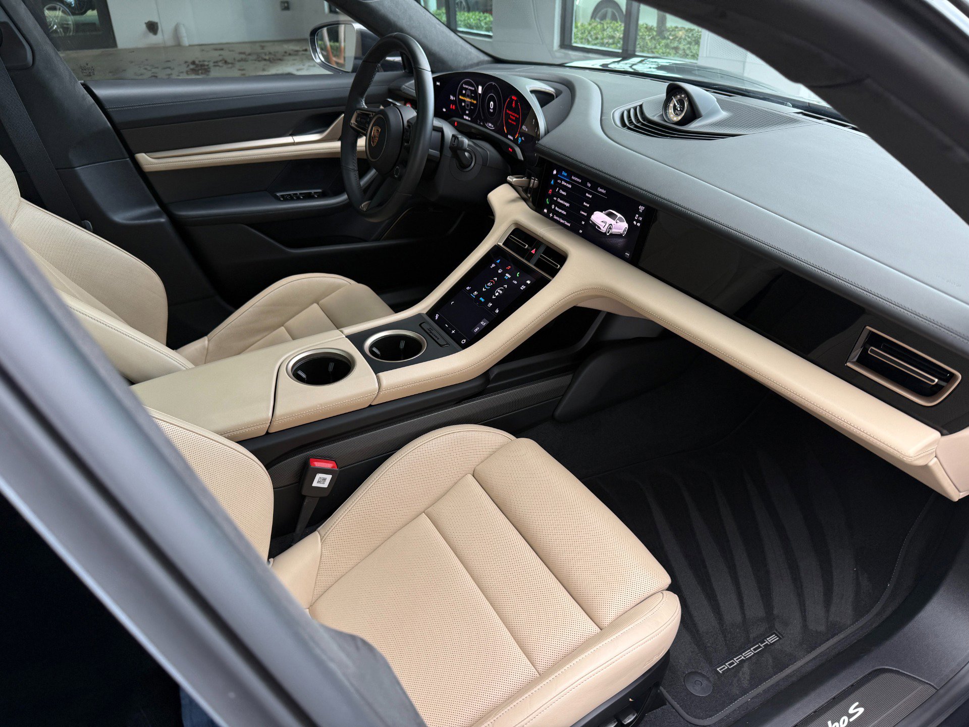 Used 2020 Porsche Taycan Turbo S image 33