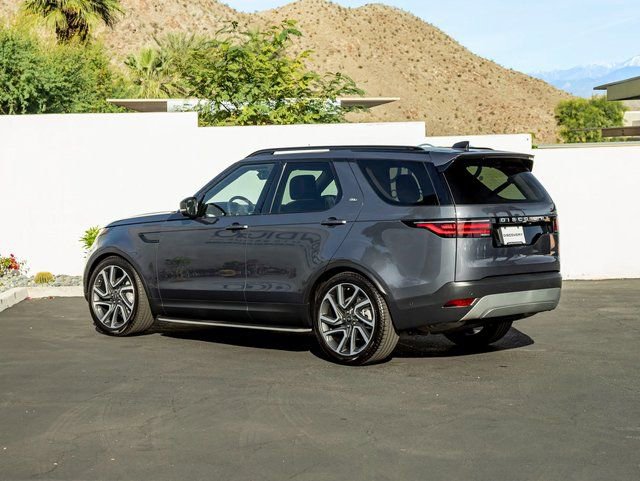 Used 2025 Land Rover Discovery S image 9