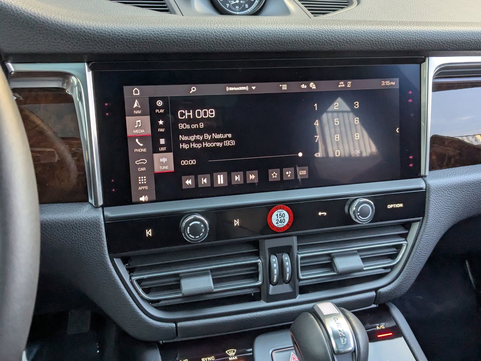 Used 2025 Porsche Macan image 18