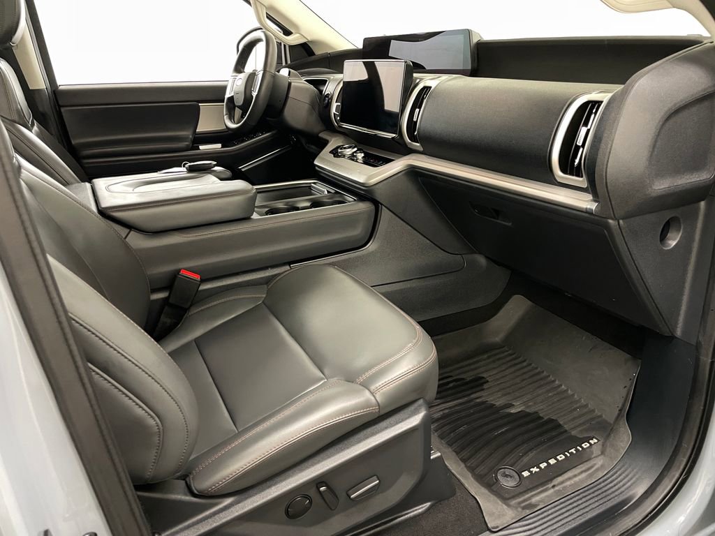 Used 2025 Ford Expedition Max Active AWD/4WD image 43