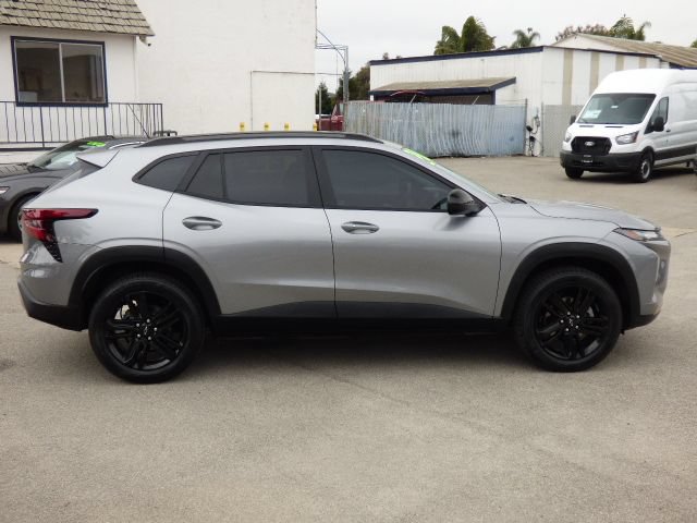 Used 2024 Chevrolet Trax ACTIV w/ Sunroof Package FWD image 2