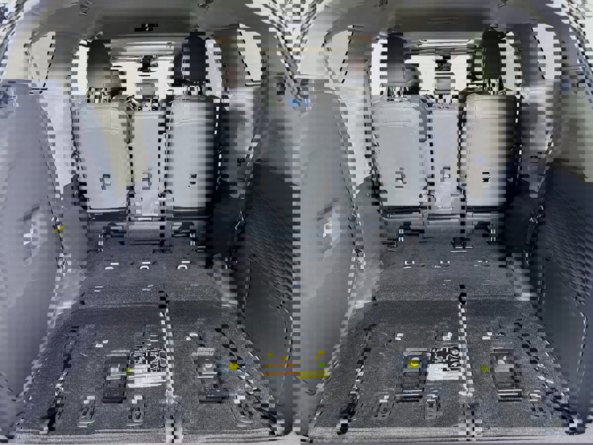 Used 2024 Toyota Sienna XLE image 30