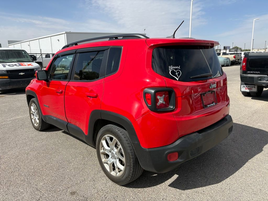 Used 2017 Jeep Renegade Latitude FWD image 3