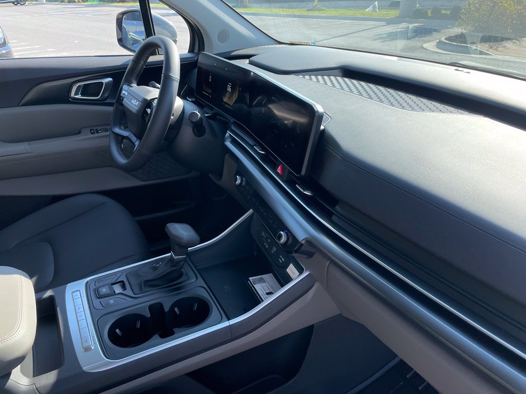 New 2027 Kia Carnival FWD image 30