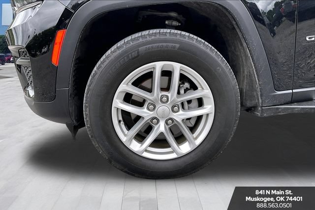 Used 2024 Jeep Grand Cherokee Laredo AWD/4WD image 33