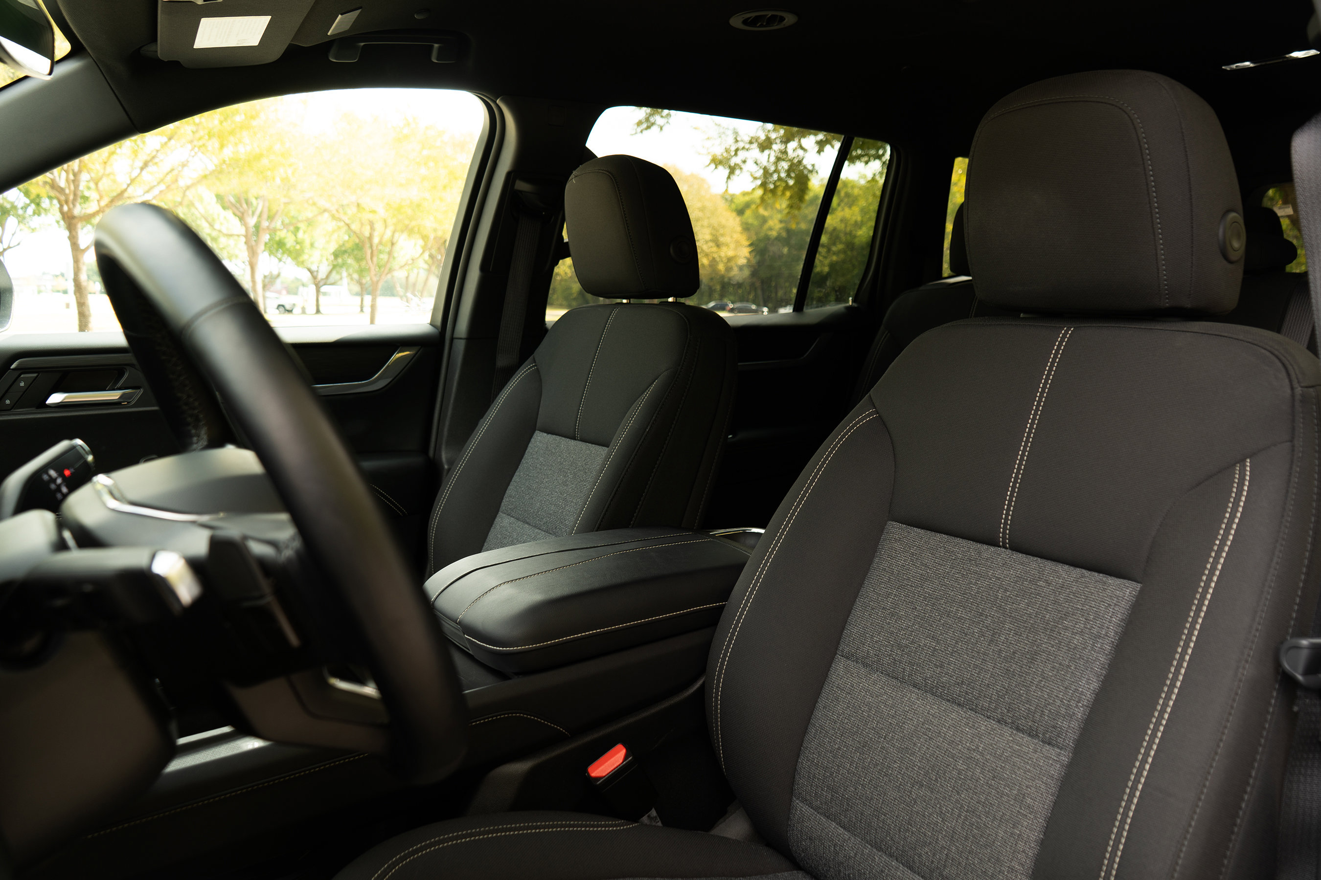 Used 2025 GMC Acadia Elevation image 17