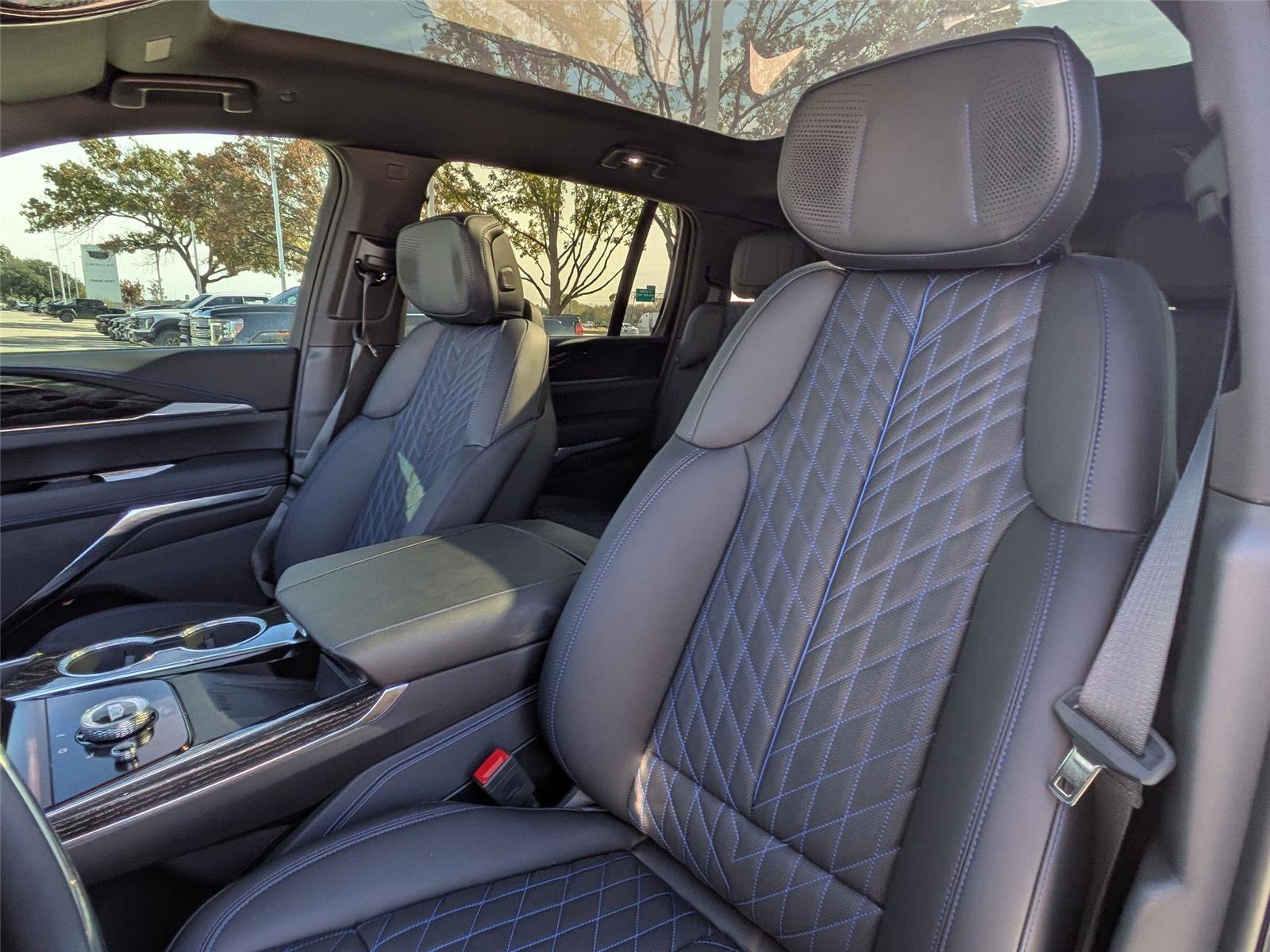 New 2026 Cadillac Escalade IQ Sport 1 w/ LPO, Floor Liner Package AWD/4WD image 28
