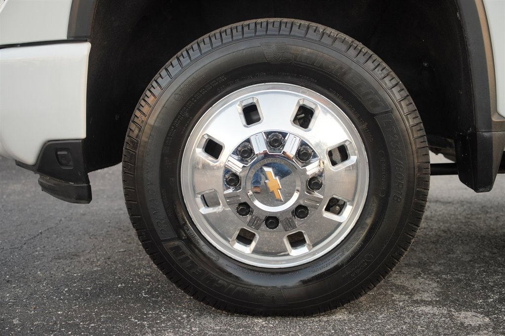 Used 2024 Chevrolet Silverado 3500 High Country w/ Technology Package image 47