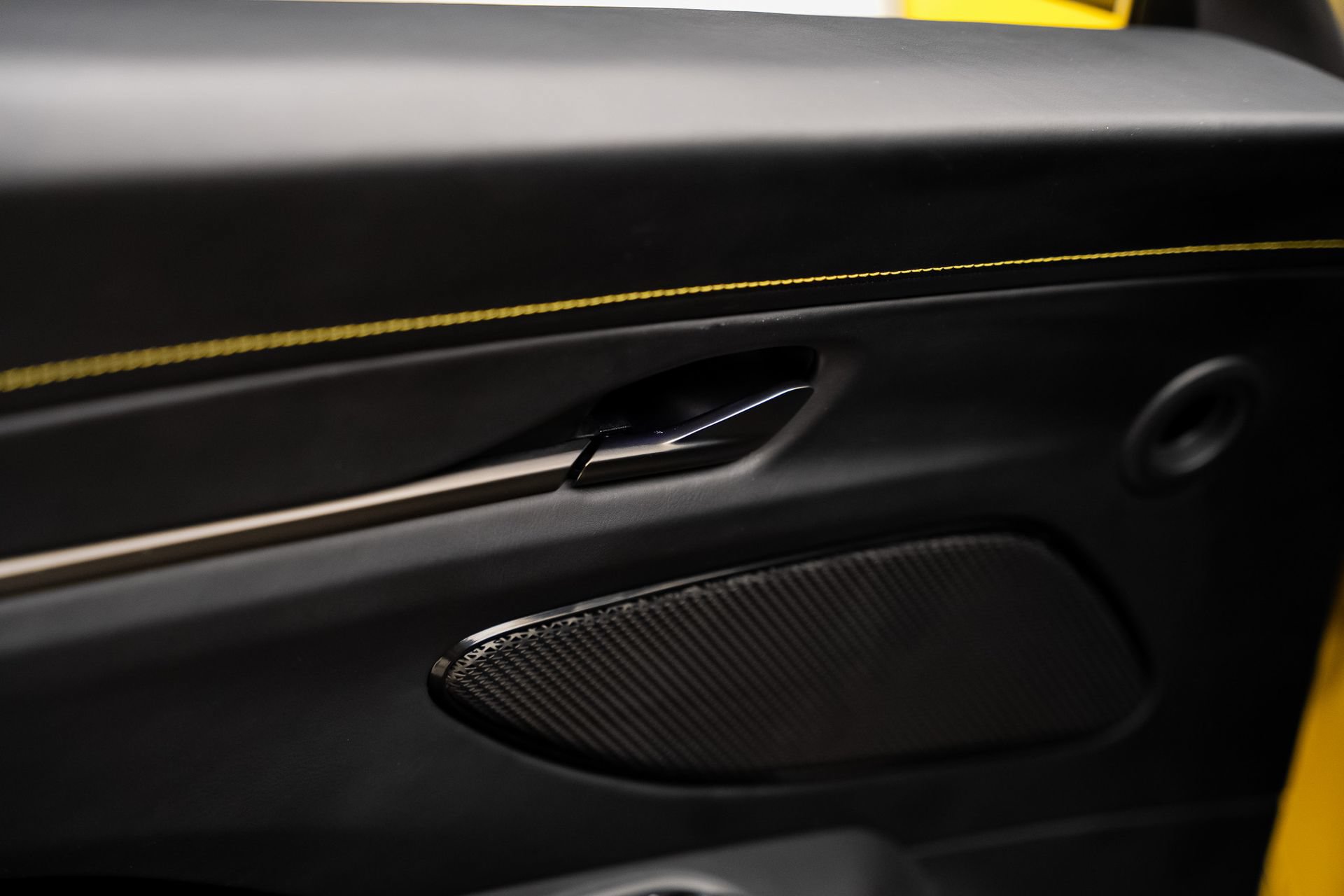 Used 2025 Aston Martin V8 Vantage Coupe RWD image 51