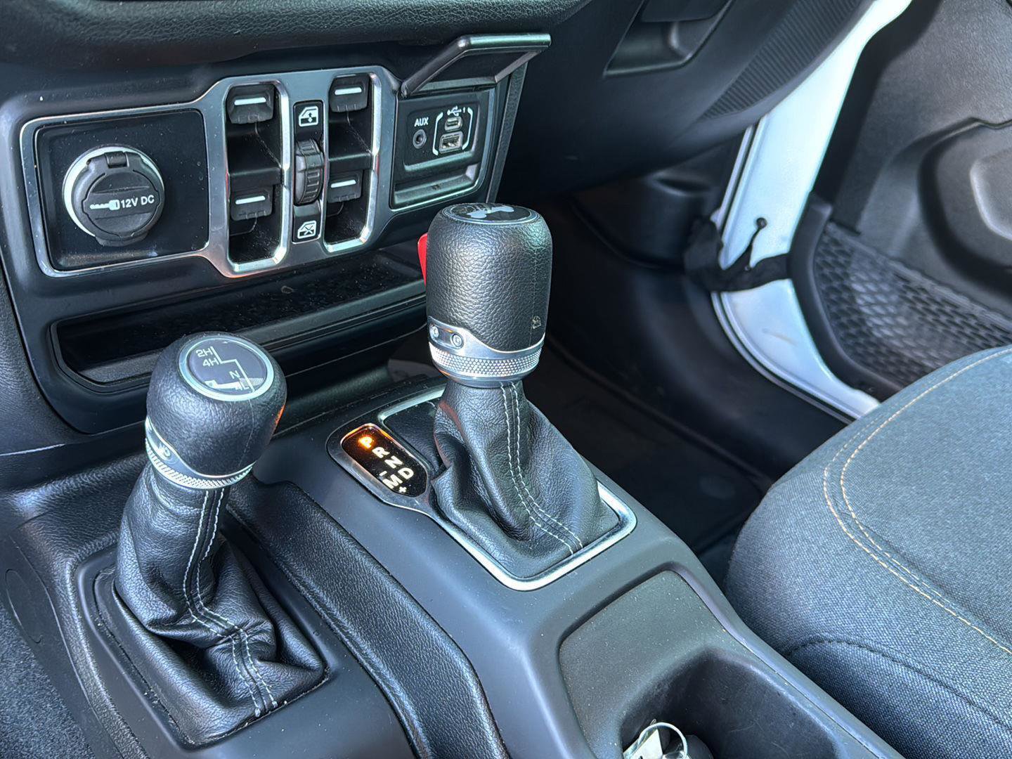 Used 2024 Jeep Wrangler Sport S image 25