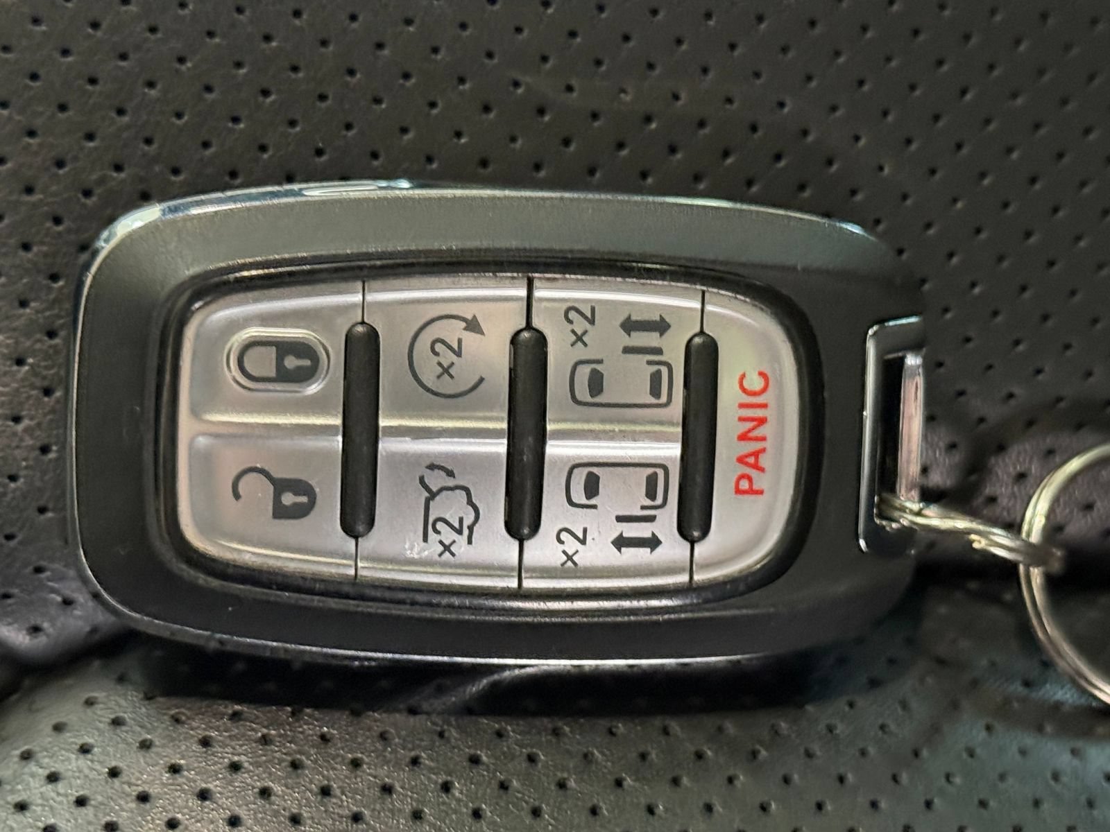 Used 2025 Chrysler Pacifica Limited FWD image 32
