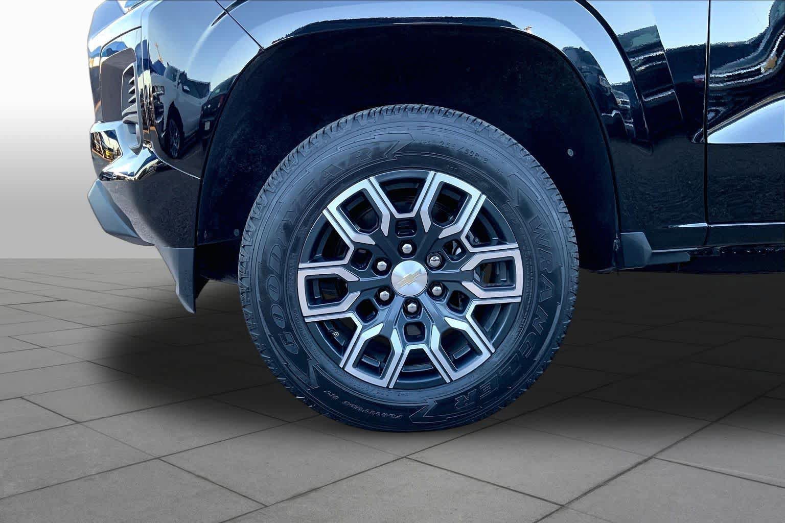 Used 2023 Chevrolet Colorado LT w/ LT Convenience Package III RWD image 10