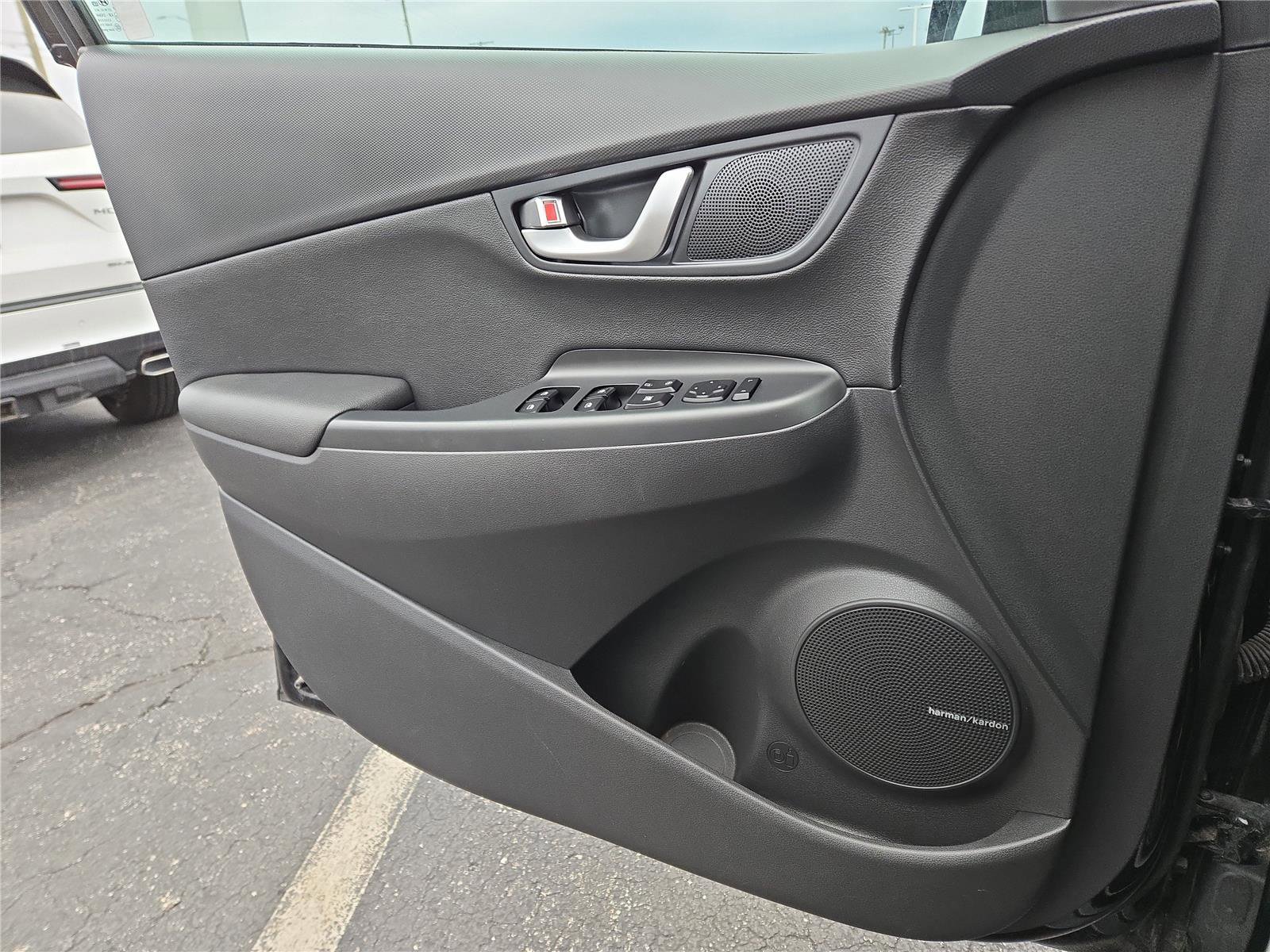 Used 2023 Hyundai Kona Limited image 15