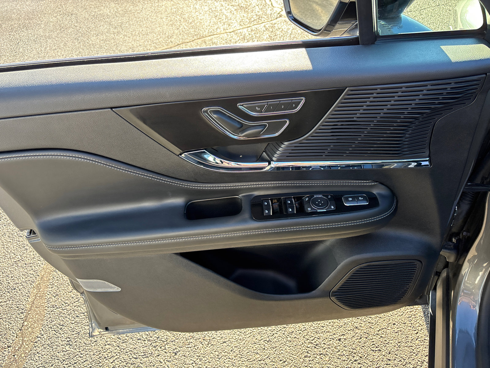 Certified 2022 Lincoln Corsair Reserve w/ Elements Package image 11