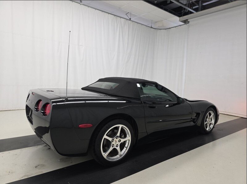 Used 2004 Chevrolet Corvette Convertible w/ Preferred Equipment Group RWD image 4