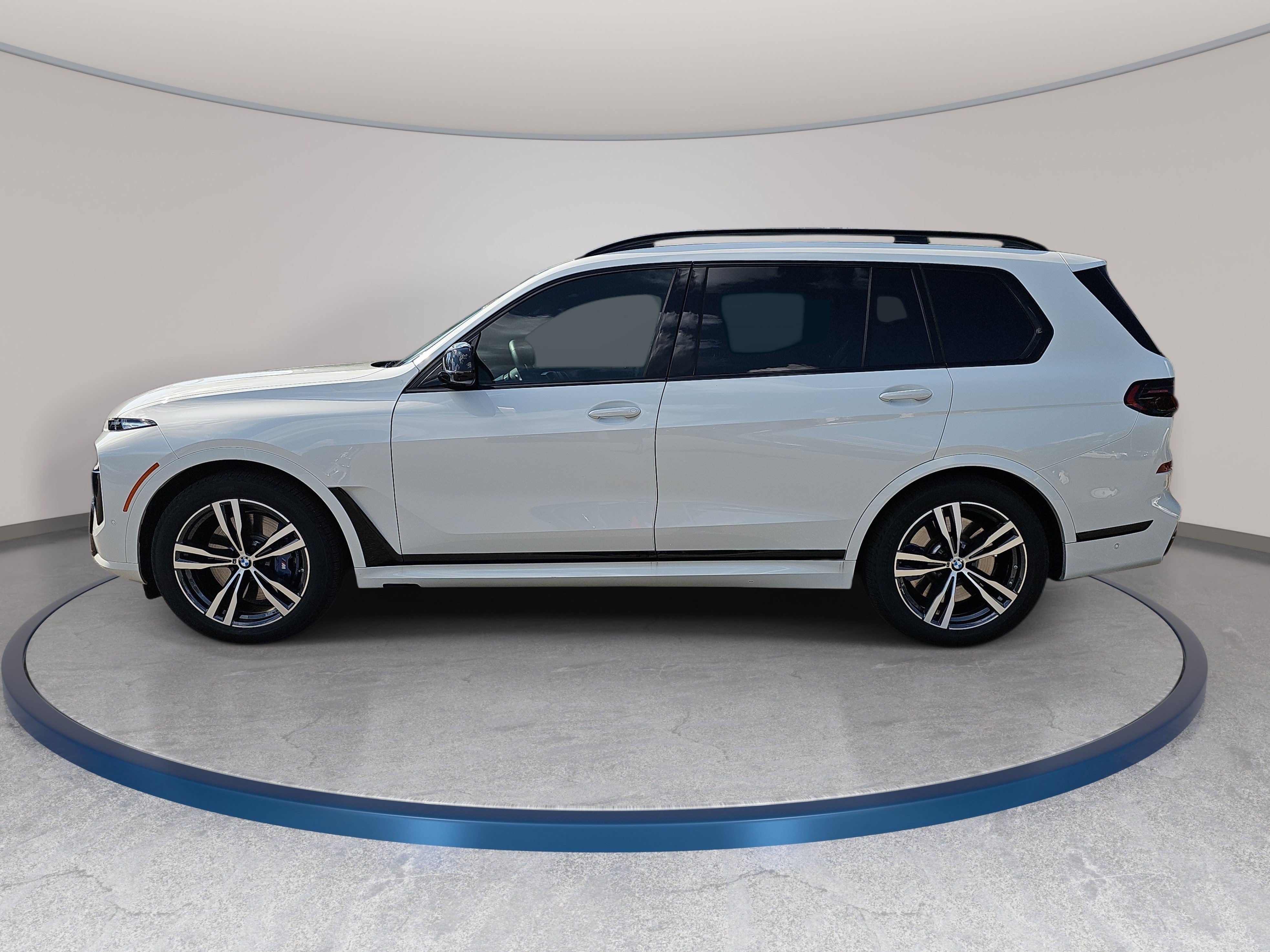 Certified 2025 BMW X7 M60i w/ Executive Package AWD/4WD image 9