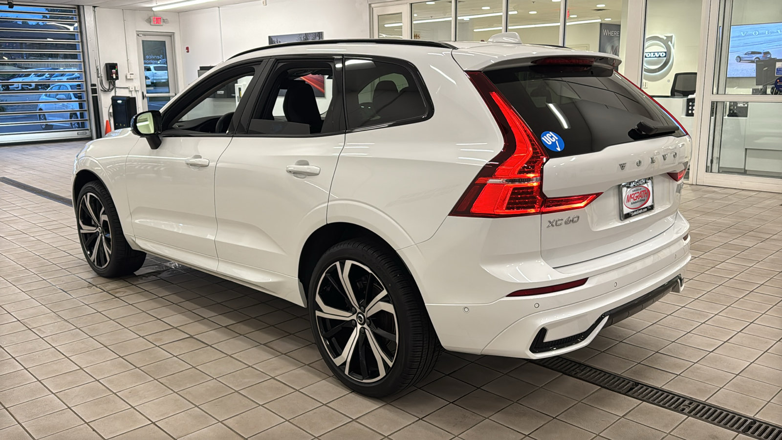 Used 2024 Volvo XC60 B5 Ultimate w/ Climate Package AWD/4WD image 7