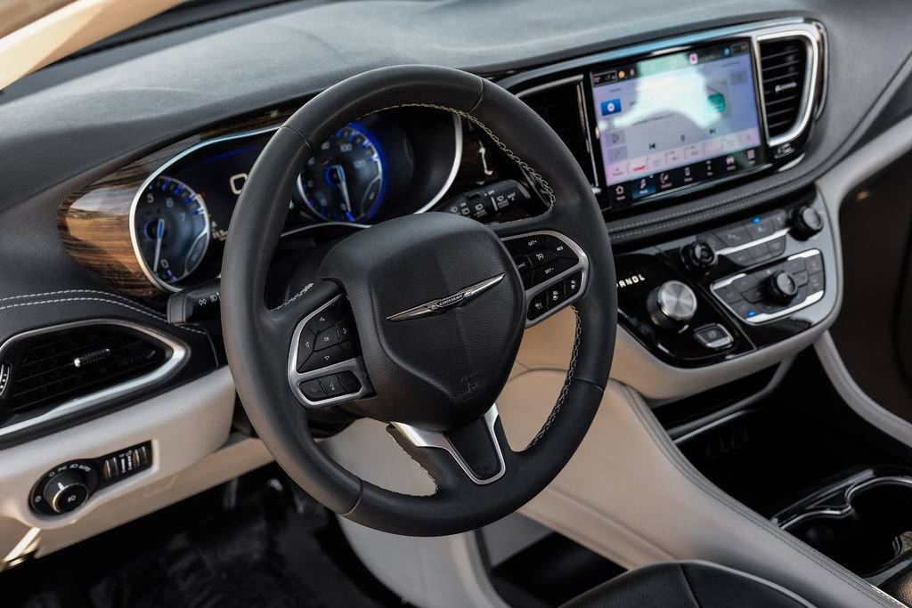 Used 2023 Chrysler Pacifica Limited image 12